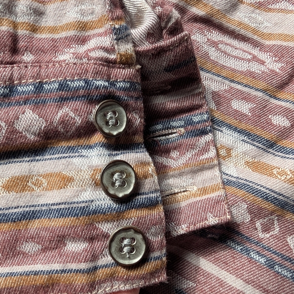Patterned Button-Up Shirt - Picture 7 of 9